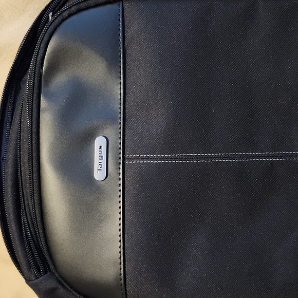 Tarsus 17" Classic Backpack with Padded Laptop Compartment NWT - Picture 2 of 12